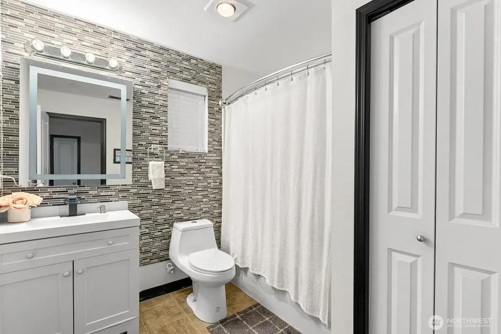 877 5th Pl NE Issaquah WA 98029