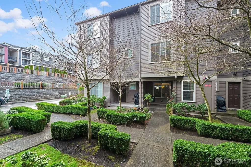 877 5th Pl NE Issaquah WA 98029