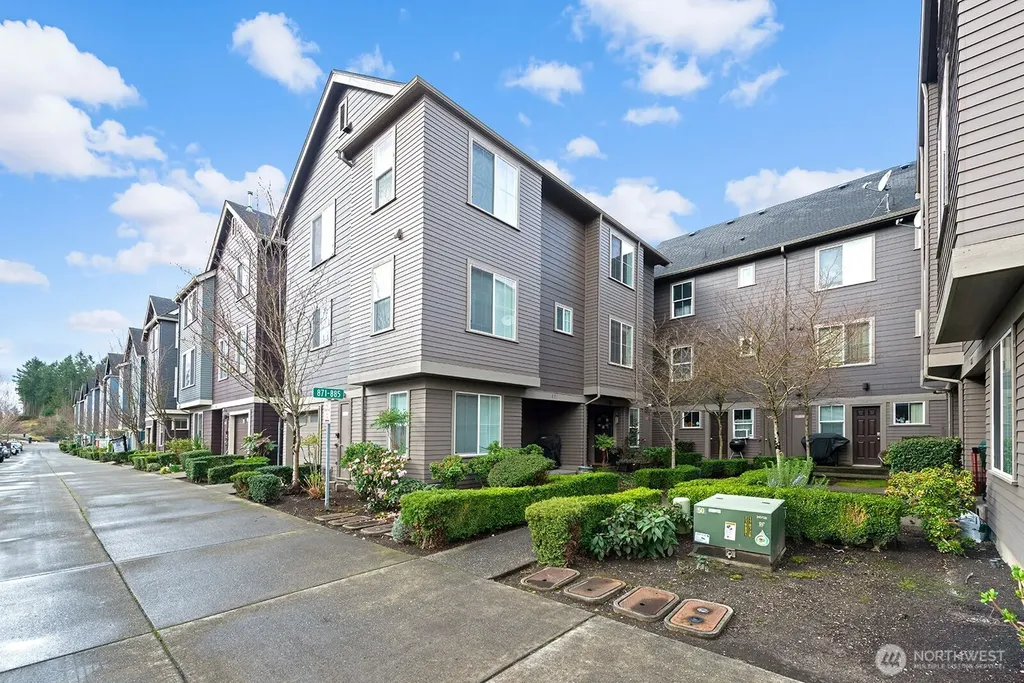 877 5th Pl NE Issaquah WA 98029