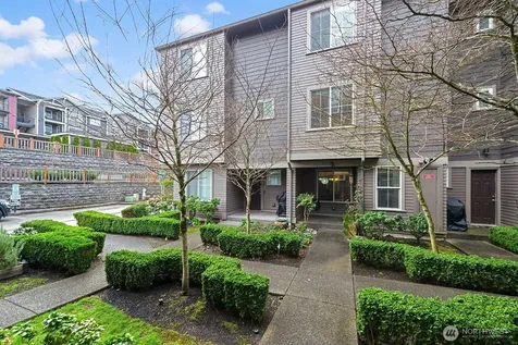 877 5th Pl NE Issaquah WA 98029