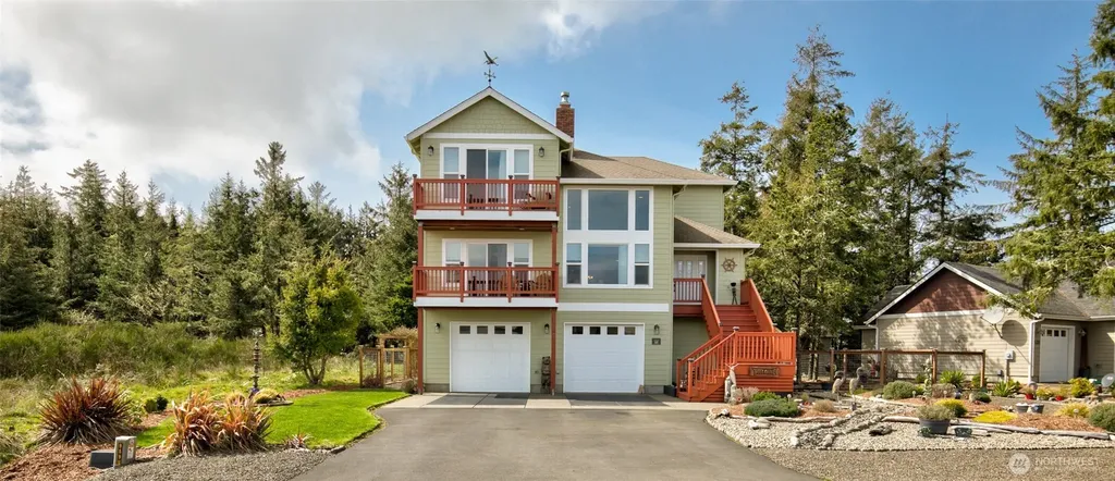 125 Sunrise Avenue SE Ocean Shores WA 98569