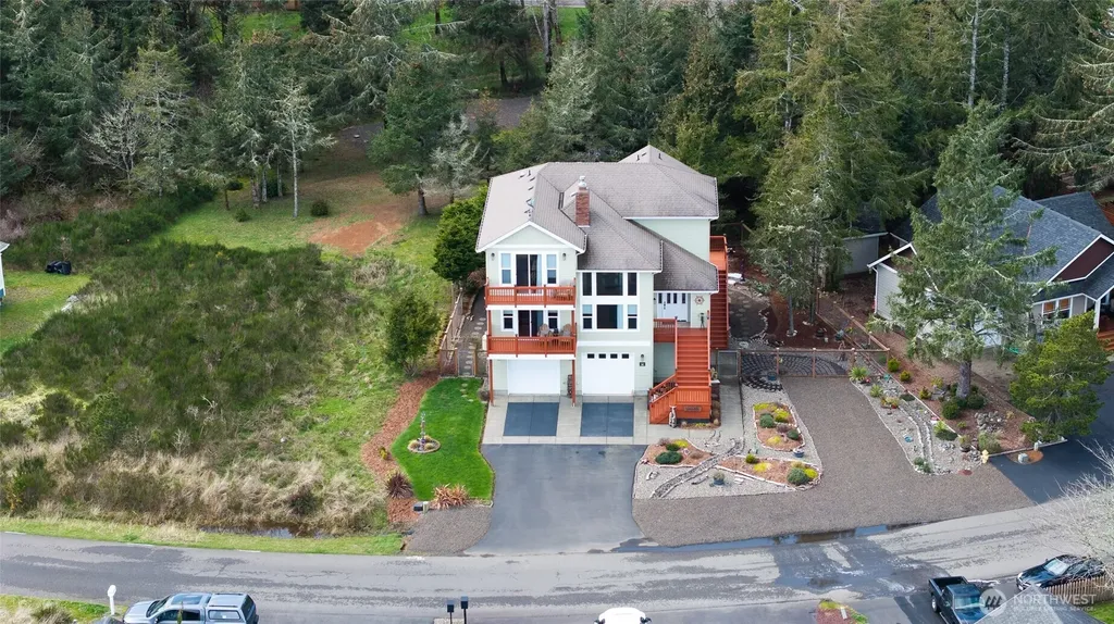 125 Sunrise Avenue SE Ocean Shores WA 98569