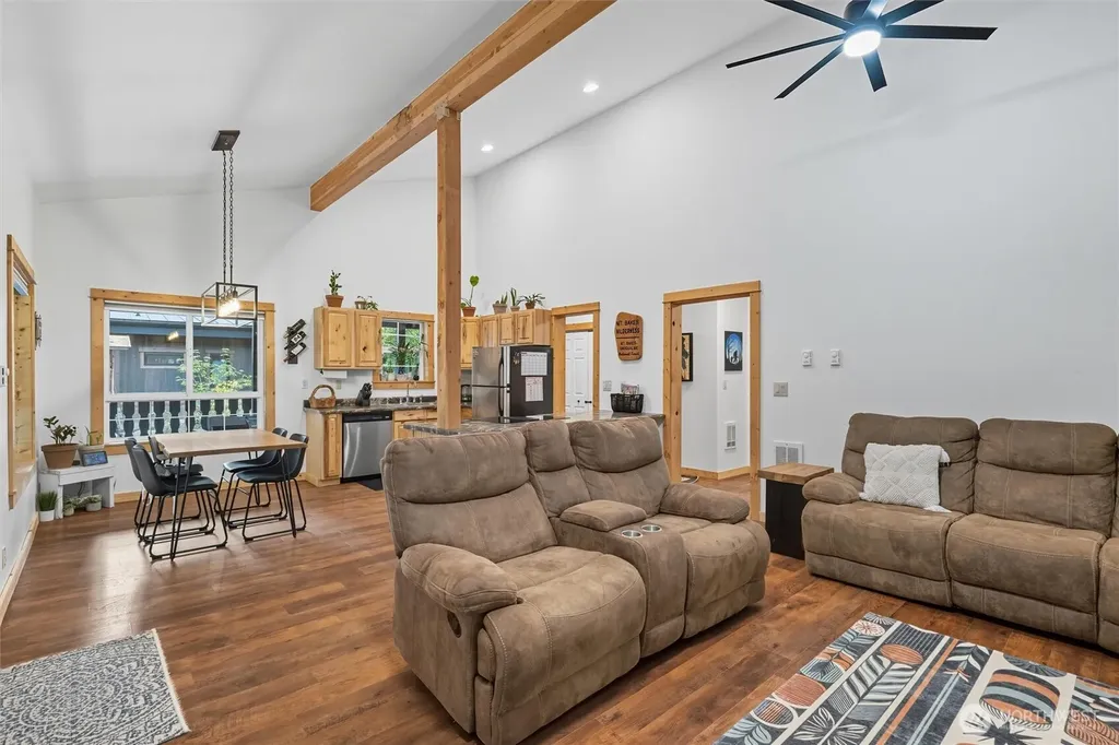 7533 Canyon View Drive Deming WA 98244