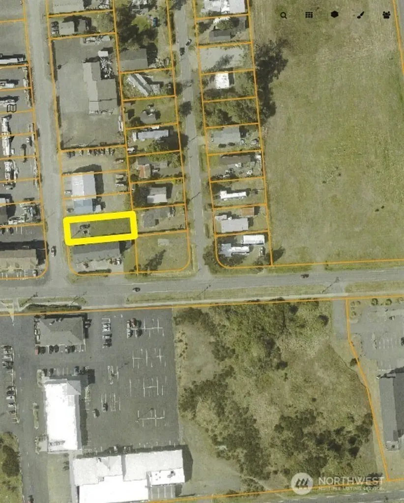 704 Seahorse Avenue NE Ocean Shores WA 98569