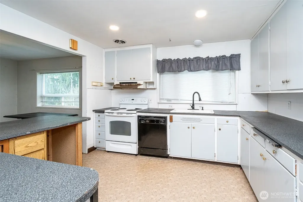 1428 SW Grandview Avenue Chehalis WA 98532