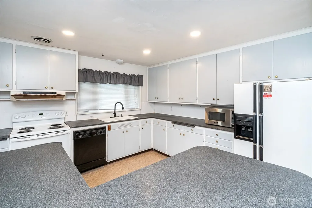 1428 SW Grandview Avenue Chehalis WA 98532