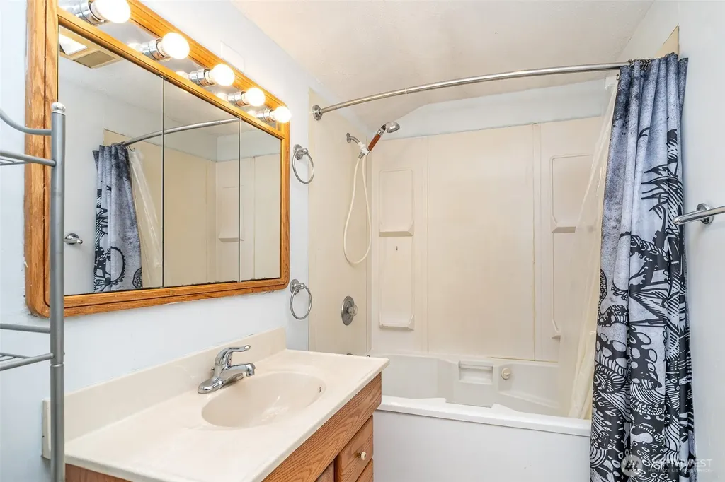 1428 SW Grandview Avenue Chehalis WA 98532