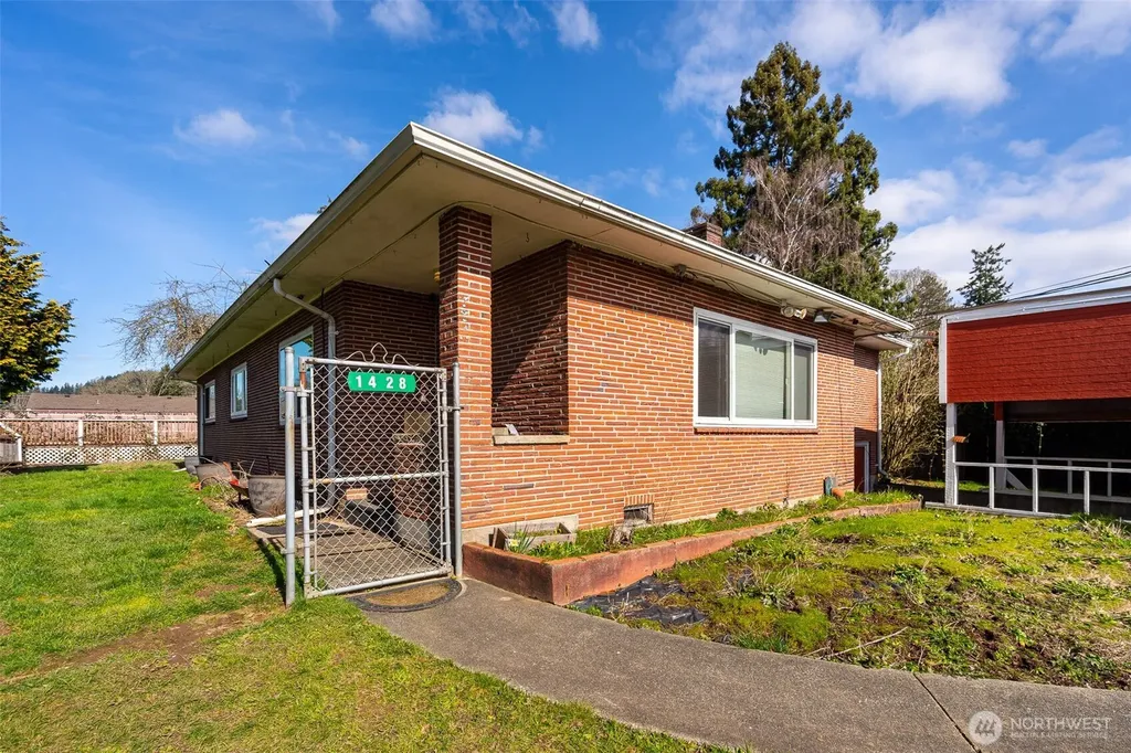 1428 SW Grandview Avenue Chehalis WA 98532