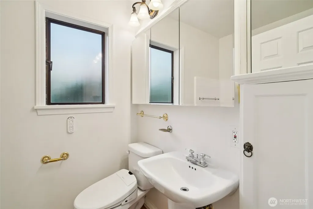 1114 2nd Avenue N Seattle WA 98109