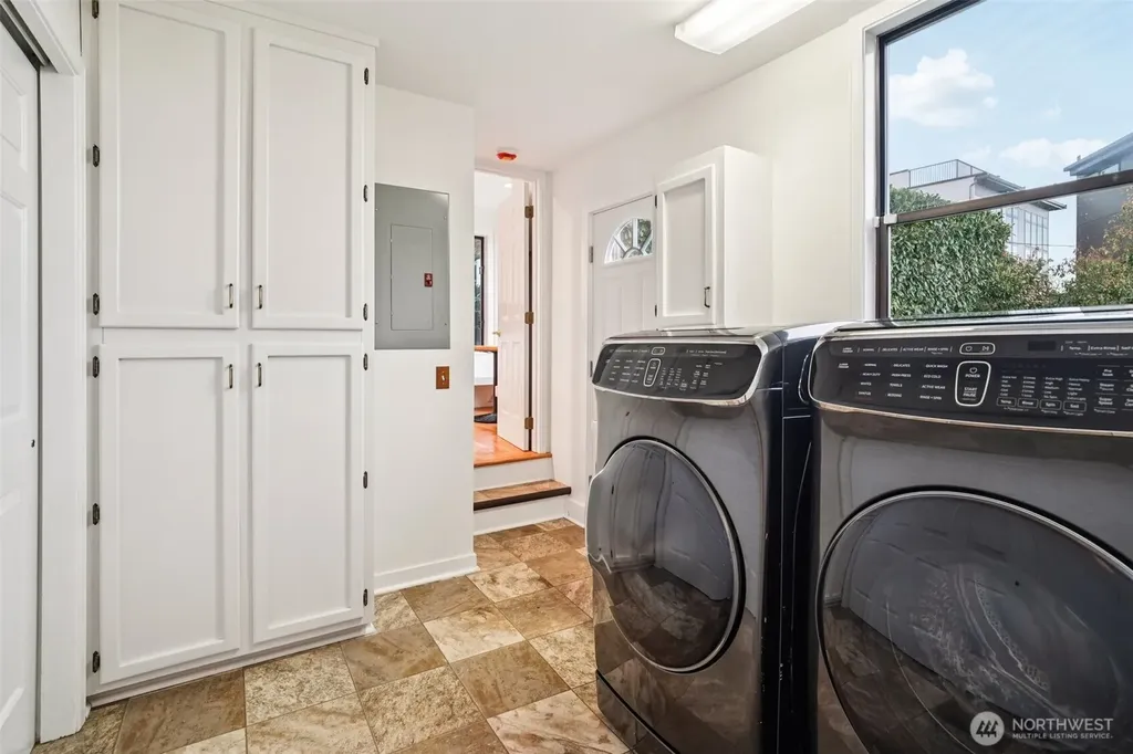 1114 2nd Avenue N Seattle WA 98109