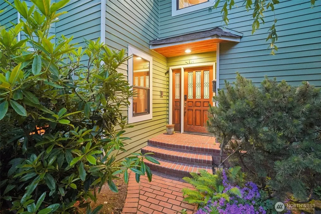 1114 2nd Avenue N Seattle WA 98109