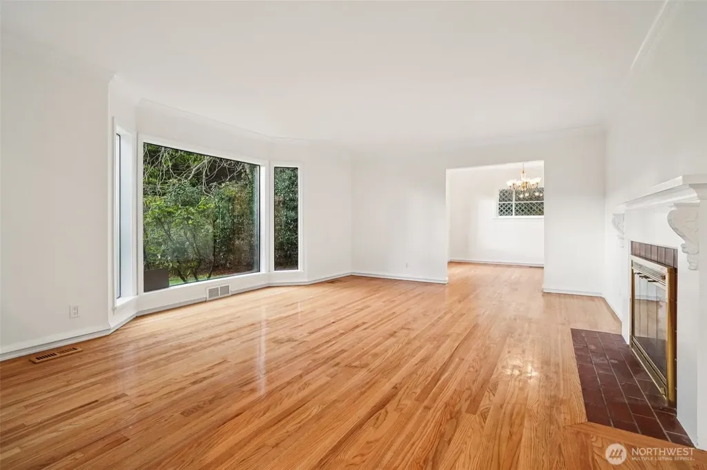 1114 2nd Avenue N Seattle WA 98109
