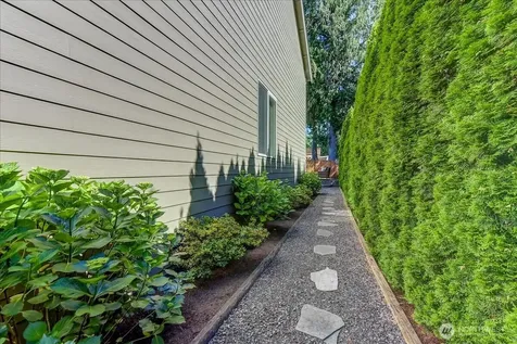 907 196th Place SW Lynnwood WA 98036
