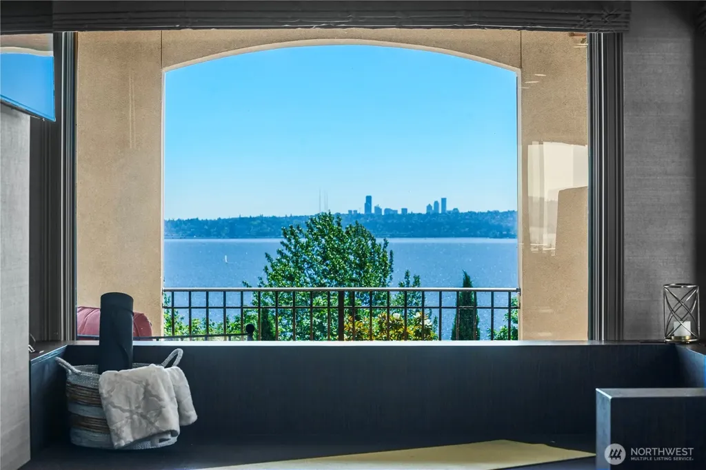 435 8th Avenue W Kirkland WA 98033
