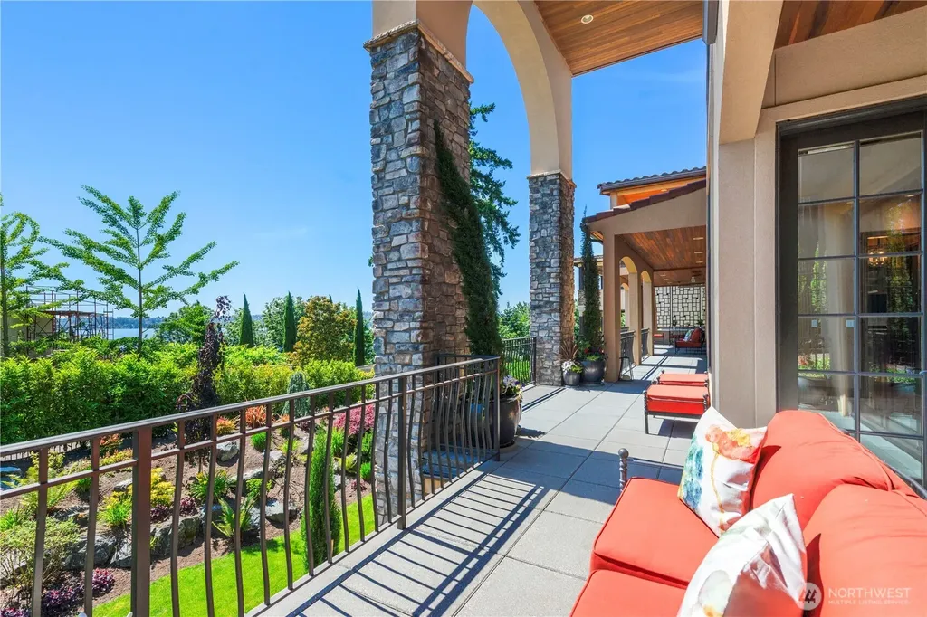 435 8th Avenue W Kirkland WA 98033