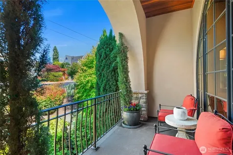 435 8th Avenue W Kirkland WA 98033