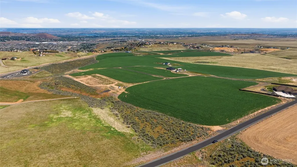 100900 E Bastian Pr SE Kennewick WA 99338
