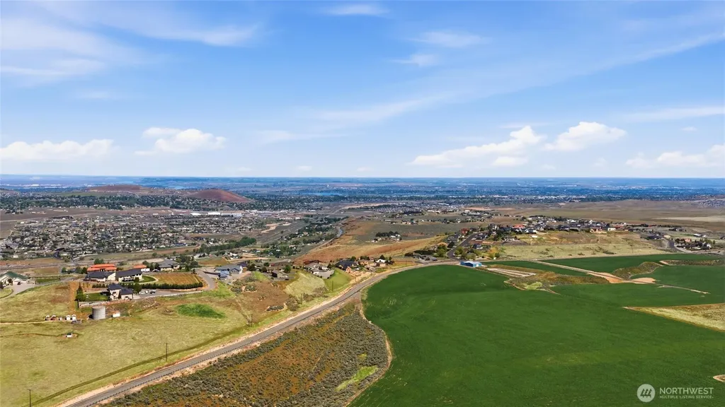 100900 E Bastian Pr SE Kennewick WA 99338