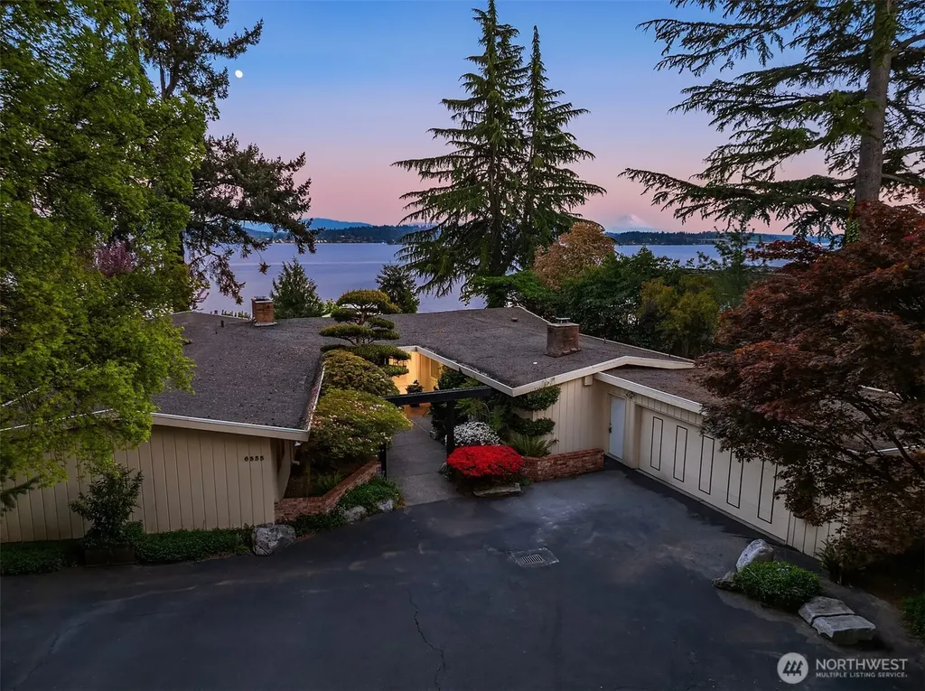 6555 NE Windermere Road Seattle WA 98105