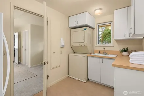 6555 NE Windermere Road Seattle WA 98105