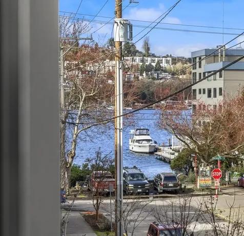 73 E Lynn Street Seattle WA 98102
