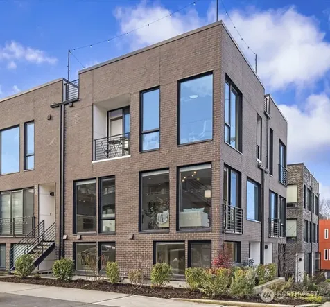 73 E Lynn Street Seattle WA 98102