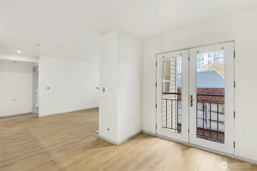 3028 Western Avenue Seattle WA 98121