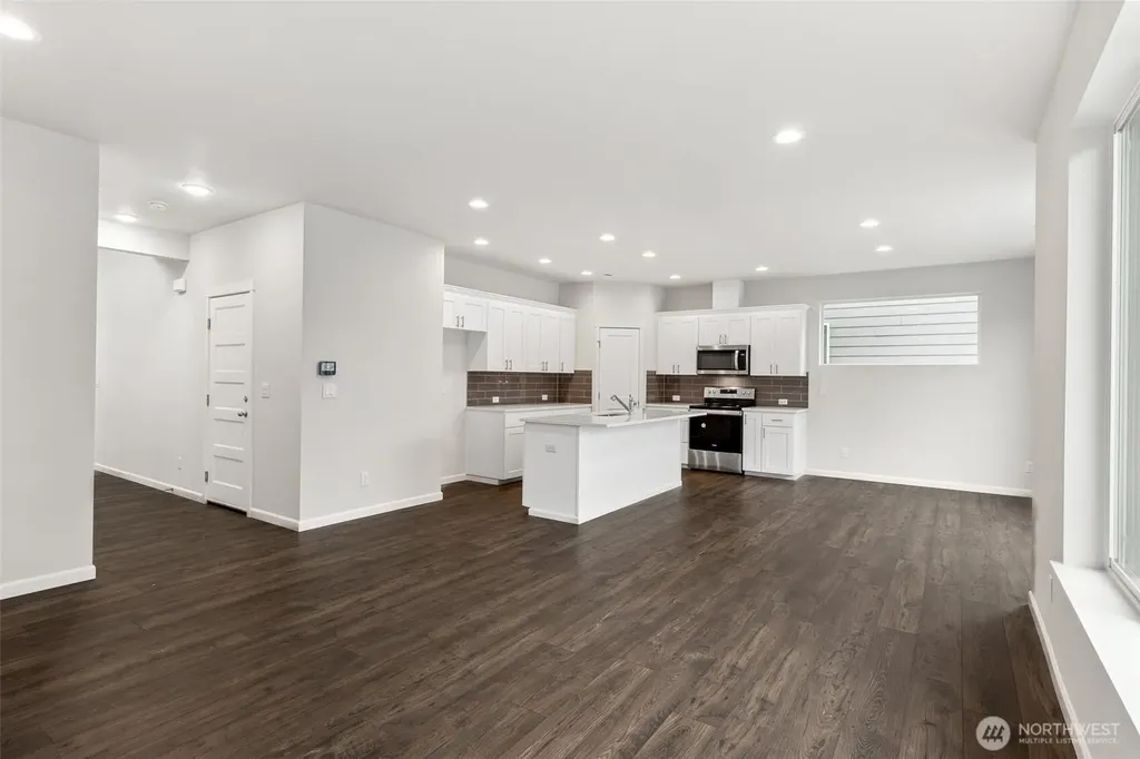 27106 30th Place S Kent WA 98032