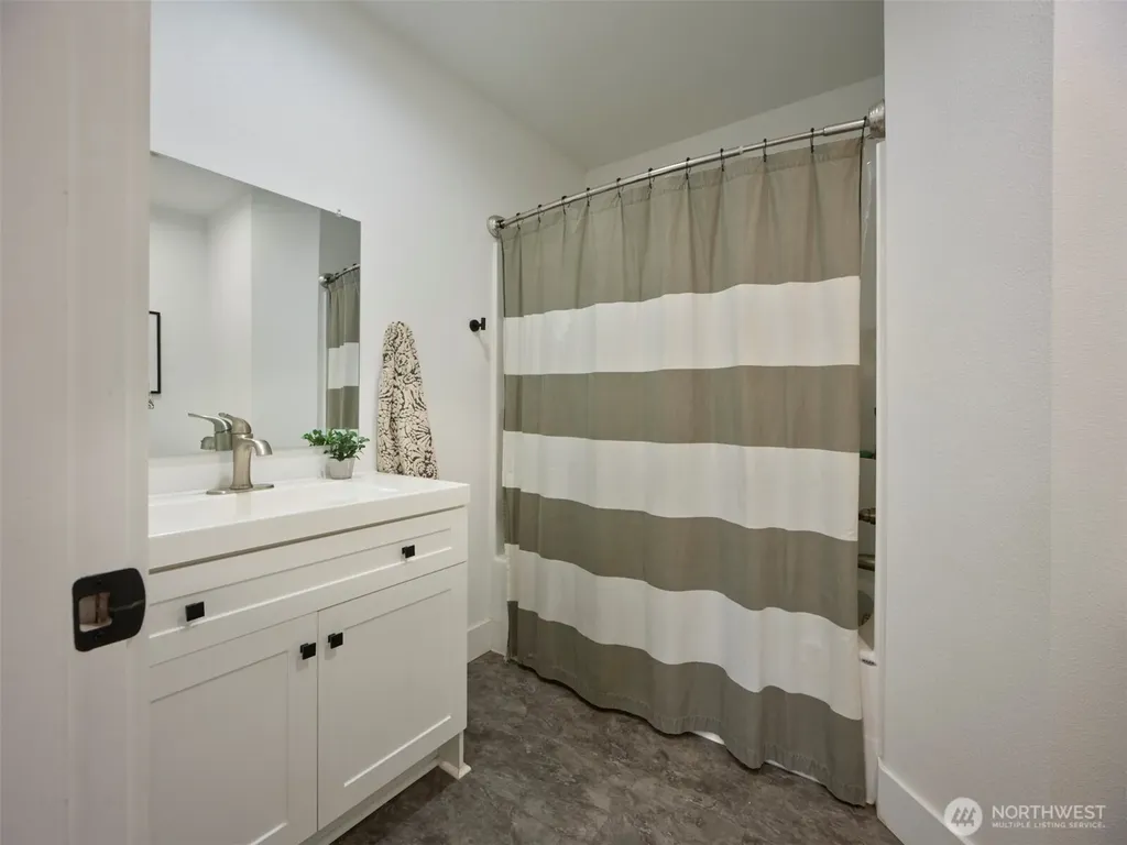 1015 Peach Road Winlock WA 98596