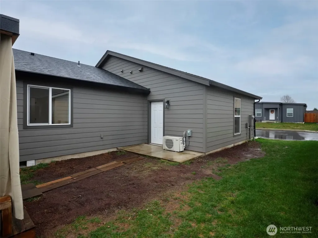 1015 Peach Road Winlock WA 98596