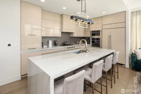 10650 NE 9th Place Bellevue WA 98004