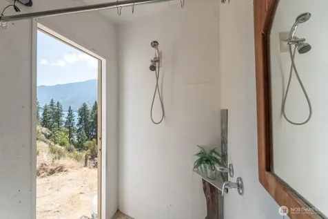 2570 Emerson Acres Road Manson WA 98831