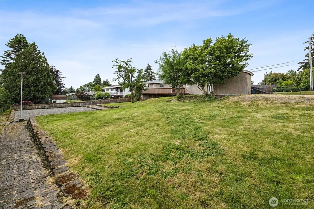 8520 Woodland Avenue E Puyallup WA 98371