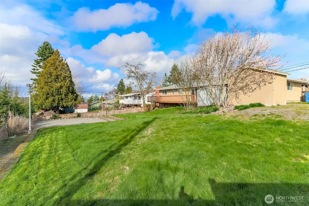 8520 Woodland Avenue E Puyallup WA 98371