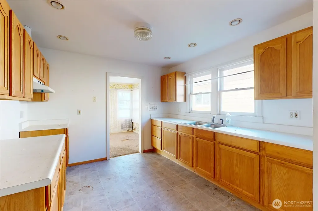 237 Emerson Avenue Hoquiam WA 98550