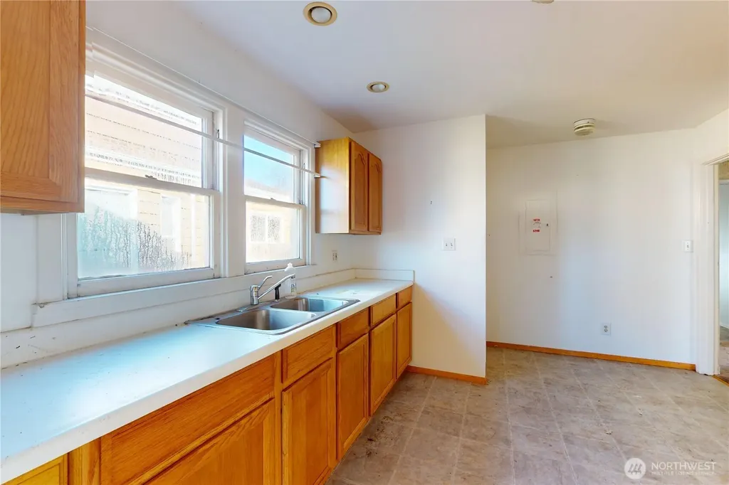237 Emerson Avenue Hoquiam WA 98550