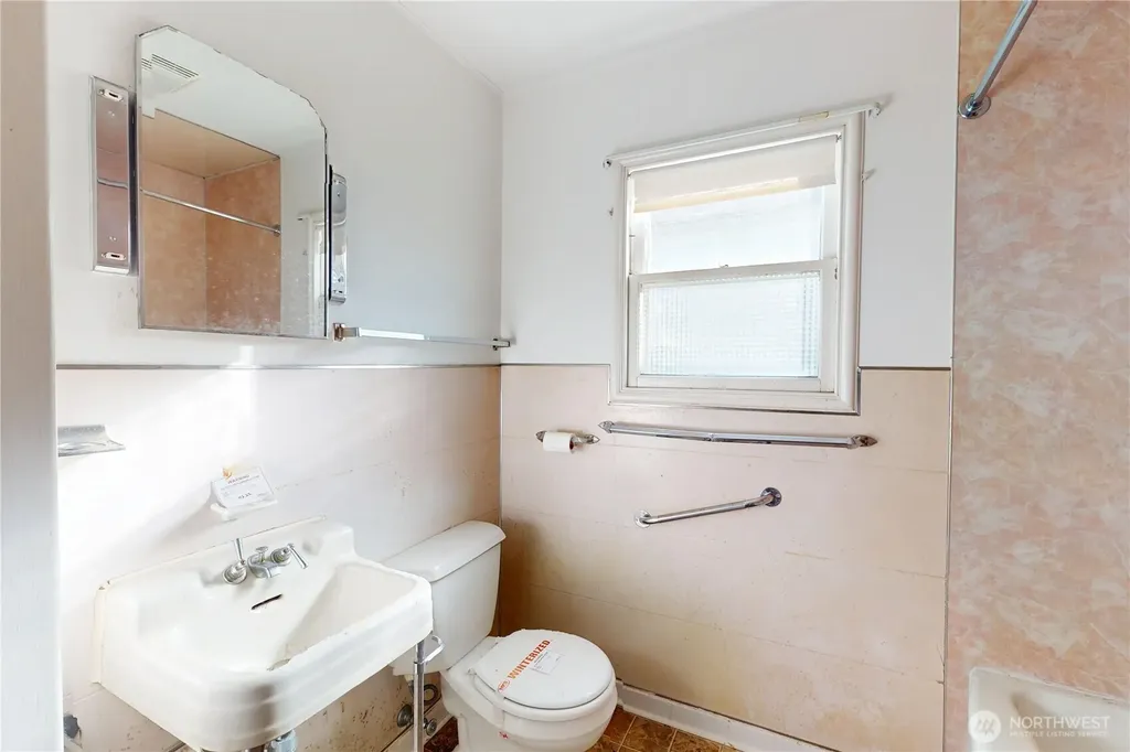 237 Emerson Avenue Hoquiam WA 98550