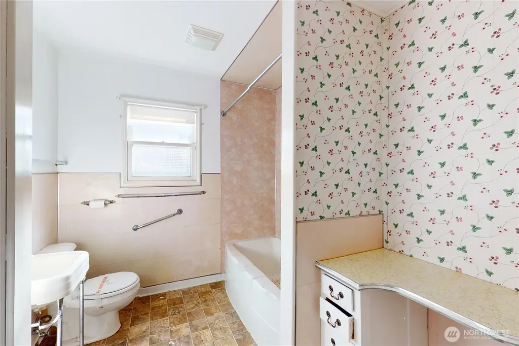 237 Emerson Avenue Hoquiam WA 98550