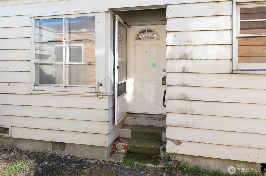 237 Emerson Avenue Hoquiam WA 98550