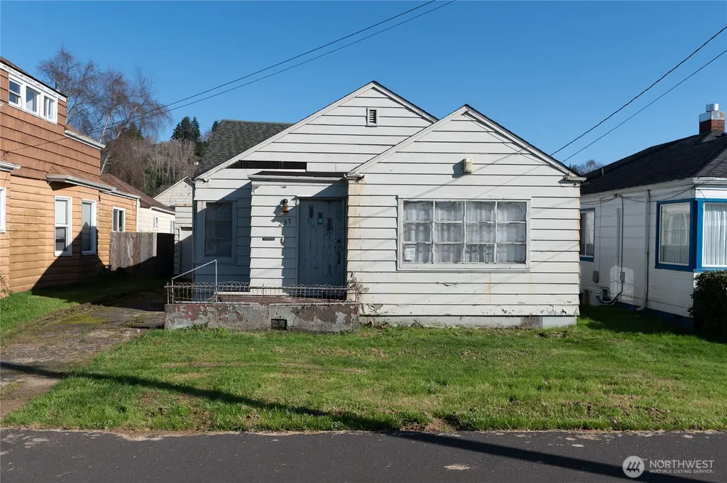 237 Emerson Avenue Hoquiam WA 98550