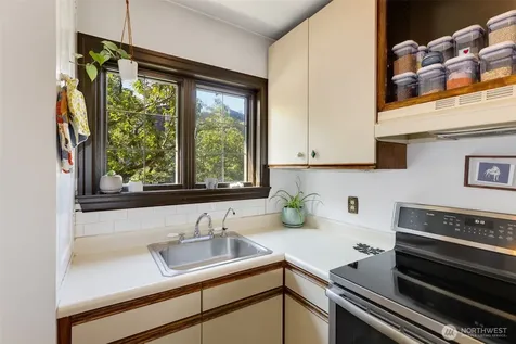 1101 17th Avenue Seattle WA 98122