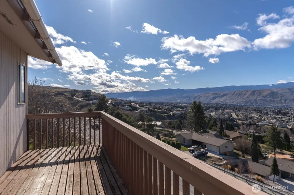 624 Daniels Drive NE East Wenatchee WA 98802