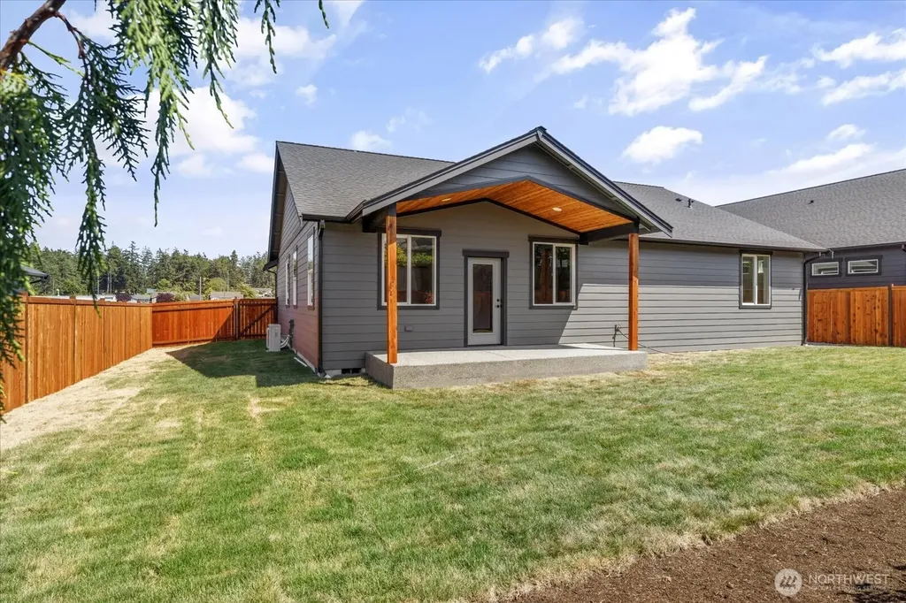 900 NW Shire Street Oak Harbor WA 98277
