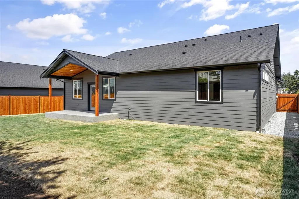 900 NW Shire Street Oak Harbor WA 98277