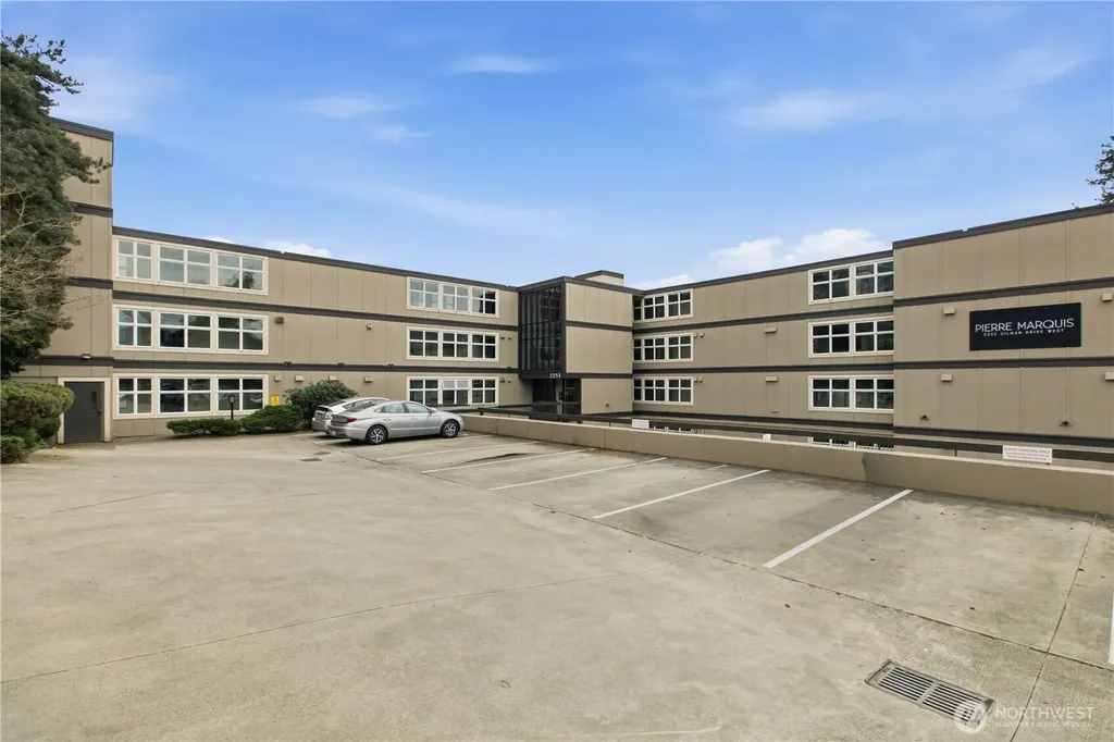 2253 Gilman Drive W Seattle WA 98119