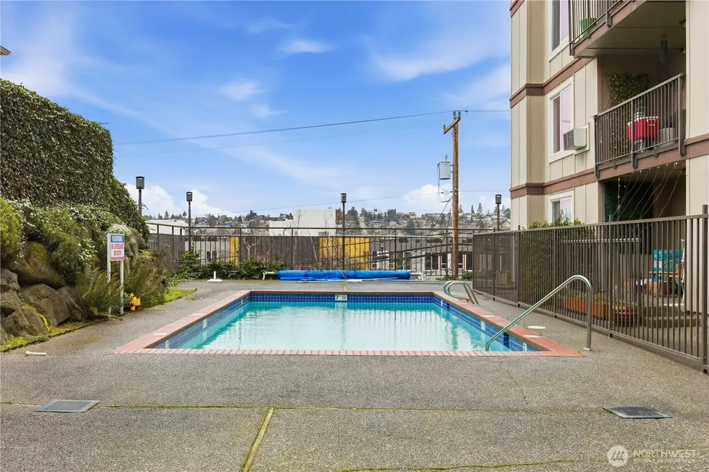 2253 Gilman Drive W Seattle WA 98119