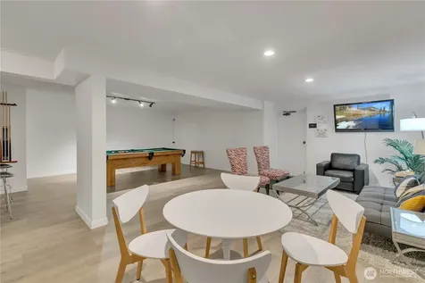 2253 Gilman Drive W Seattle WA 98119