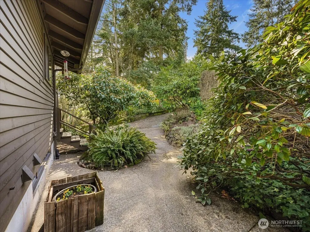 23850 43rd Avenue S Kent WA 98032