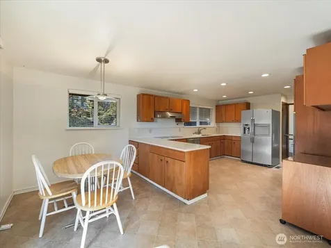 23850 43rd Avenue S Kent WA 98032