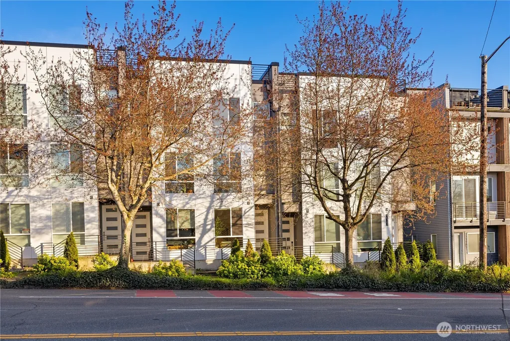 10162 Holman Road NW Seattle WA 98177